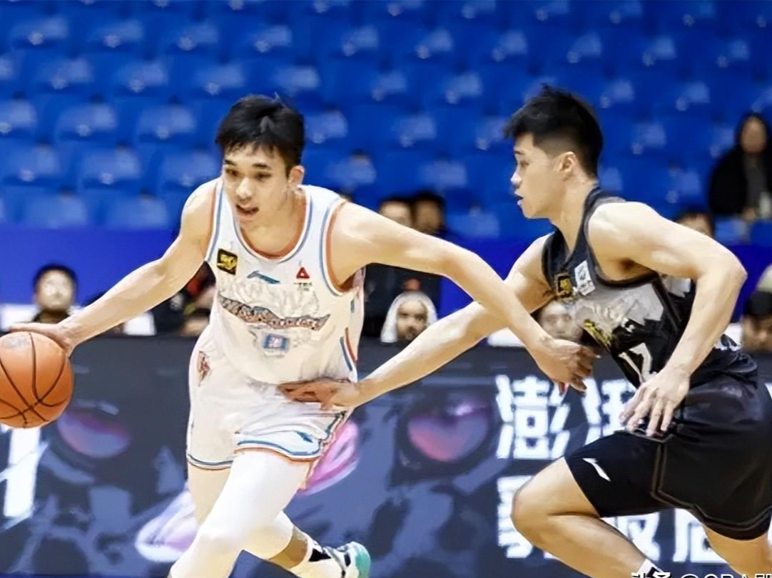 山东男篮训练开放日,冲刺阶段刷新队史纪录引欢呼,NBA总决赛在即,更衣室氛围转暖(今日山东男篮风云再起) 山东男篮训练开放日,冲刺阶段刷新队史纪录引欢呼,NBA总决赛在即,更衣室氛围转暖(今日山东男篮风云再起)