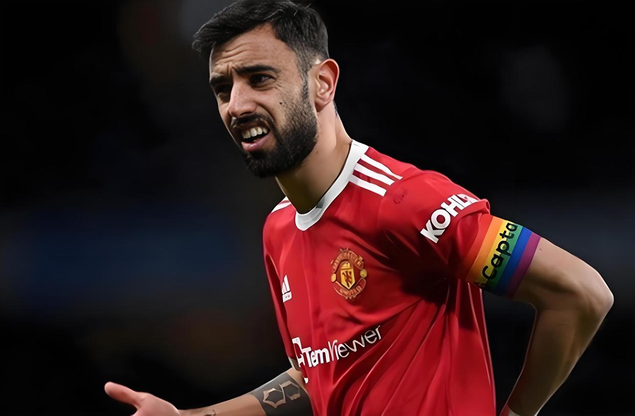 曼联训练开放日，今夜更衣室发声引欢呼，欧联在即，临场指挥获称赞 