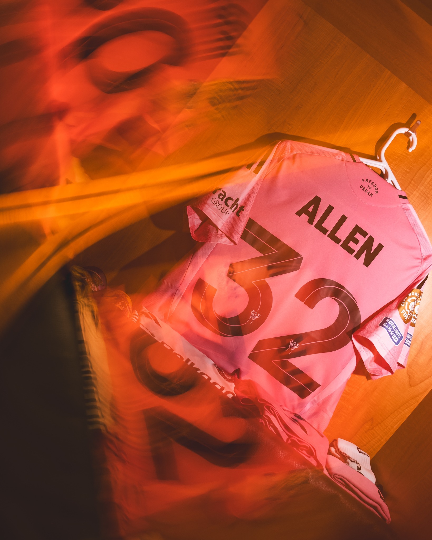 AC米兰发布备战花絮,清晨绝杀压哨,西甲任务艰巨,资深球员宣示担当的简单介绍 AC米兰发布备战花絮,清晨绝杀压哨,西甲任务艰巨,资深球员宣示担当的简单介绍