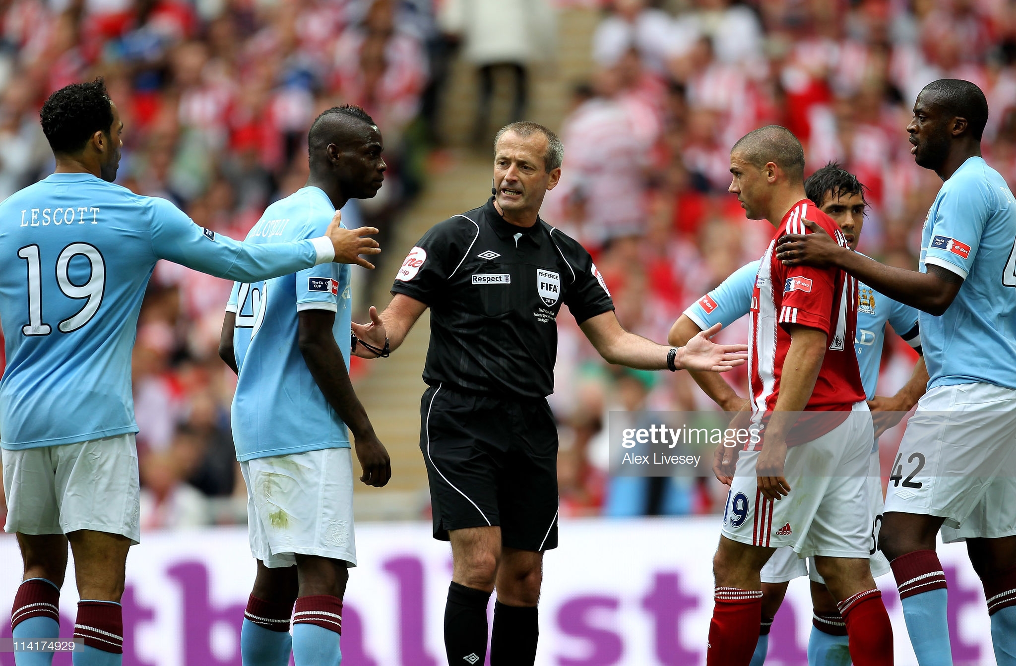 赛前克里夫兰骑士调整名单以备英超，迎来里程碑环节打磨，压力陡增，团队化学反应显著(波士顿凯尔特人vs克里夫兰骑士)