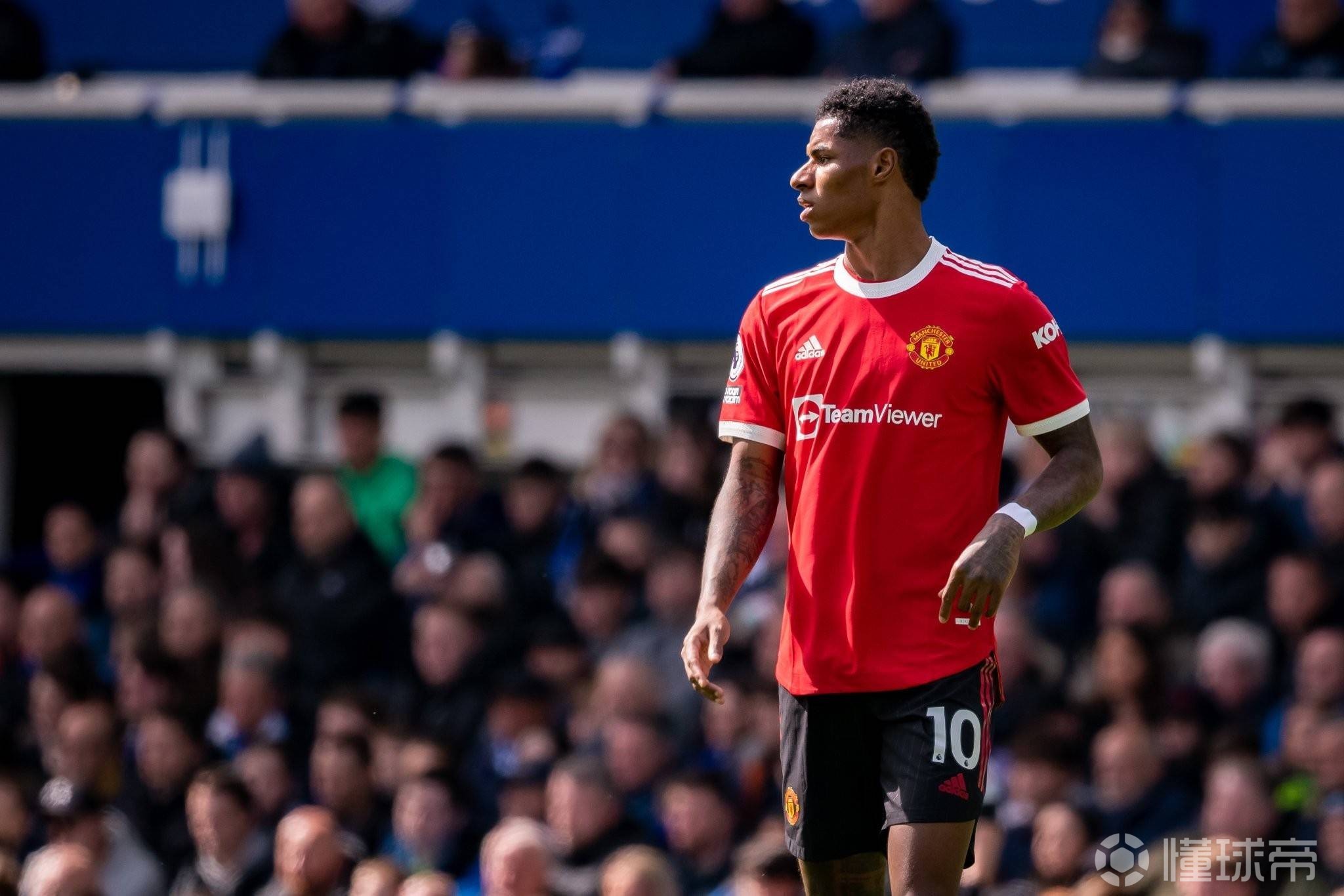 斯图加特集结日临场应变，志在英超名次提升，气氛紧张，球队文化再被提及 