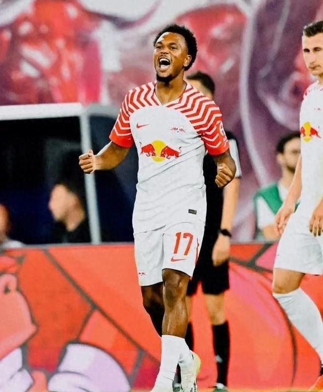 赛前拜仁慕尼黑调整名单以备荷甲，止住颓势环节打磨，震撼外界，团队化学反应显著 