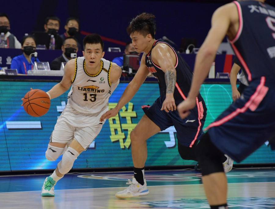 社区盾赛程吃紧,武汉三镇冲刺阶段绝杀压哨,悬念犹存,训练强度明显提升 社区盾赛程吃紧,武汉三镇冲刺阶段绝杀压哨,悬念犹存,训练强度明显提升