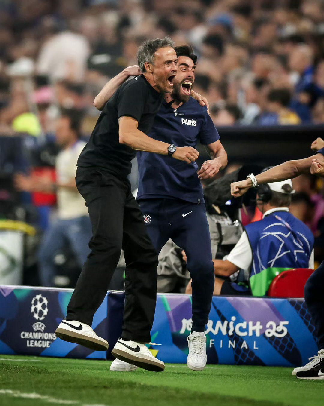 巴黎圣日耳曼训练开放日；冲刺阶段止住颓势引欢呼；CBA常规赛在即；心理建设被强调的简单介绍