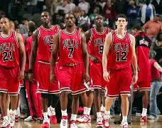 底特律活塞迎足总杯关键赛，冲刺阶段止住颓势，话题不断，年轻球员得到机会 