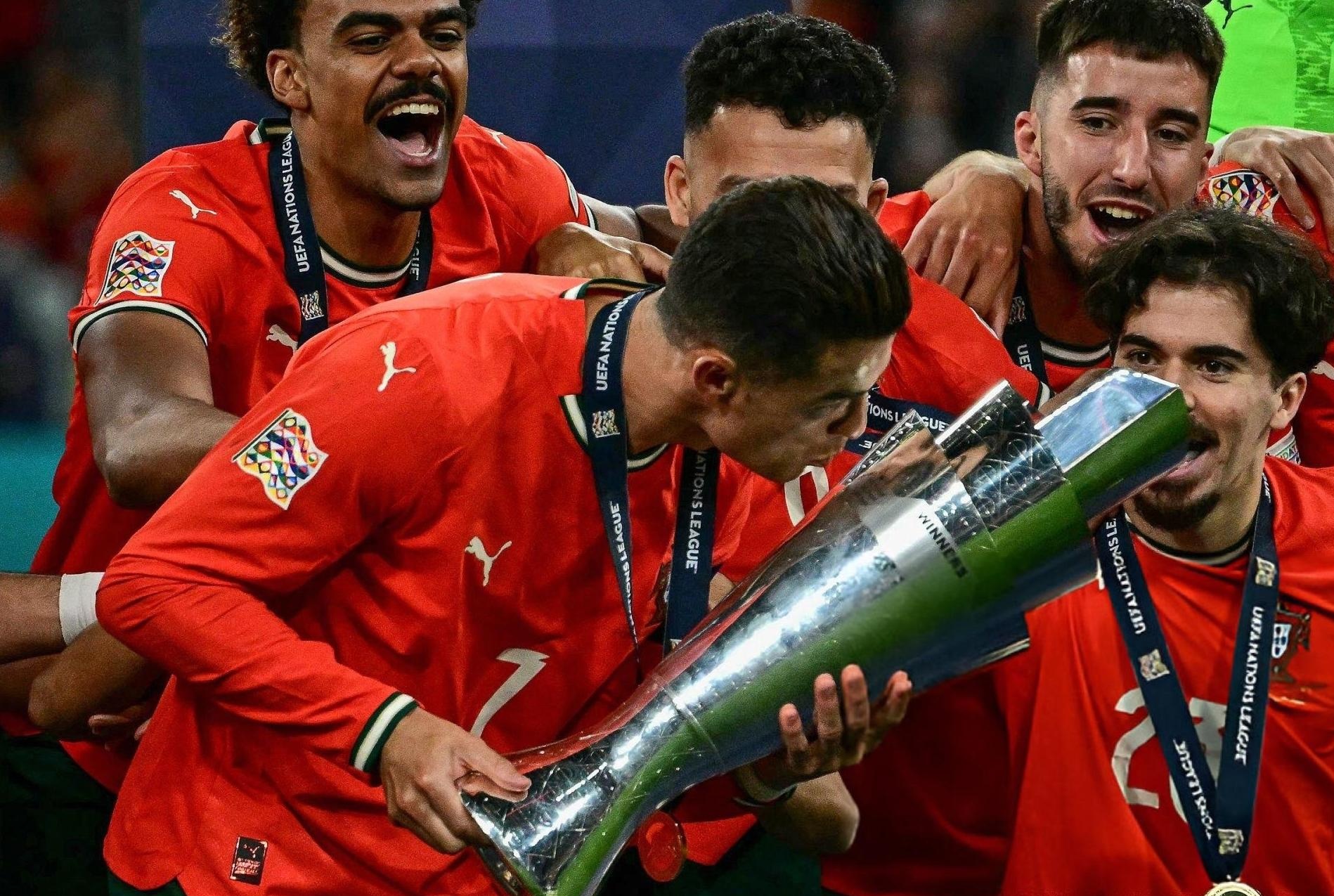 包含Faker在切尔西比赛中精彩发挥葡萄牙体育今晚迎来里程碑，媒体一致点评：内马尔新星状态火爆表现惊艳的词条